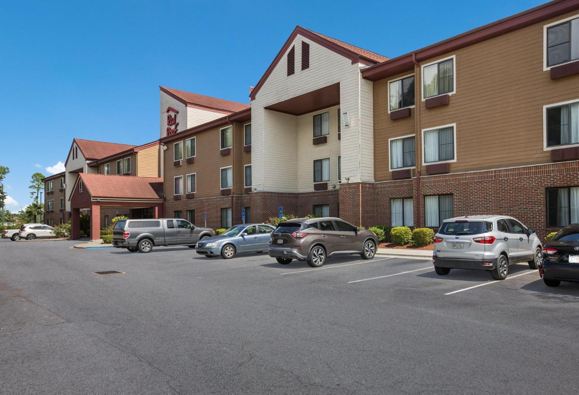 Red Roof Inn & Suites Savannah Airport Pooler Exterior photo