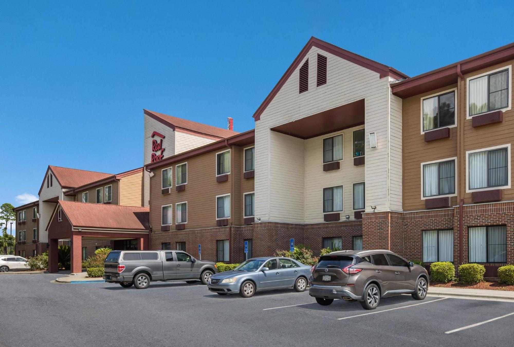 Red Roof Inn & Suites Savannah Airport Pooler Exterior photo