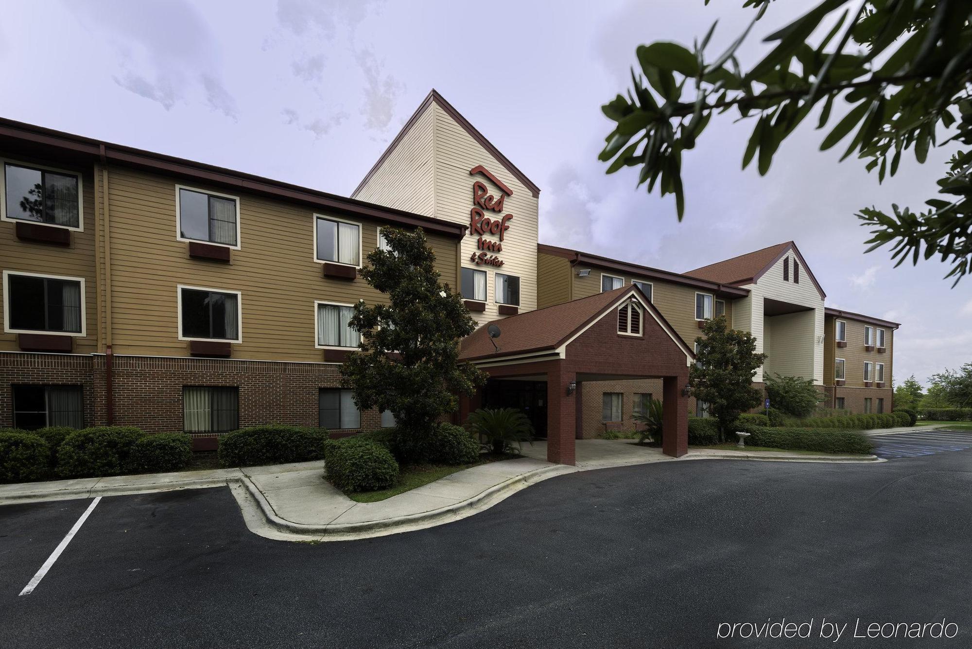 Red Roof Inn & Suites Savannah Airport Pooler Exterior photo
