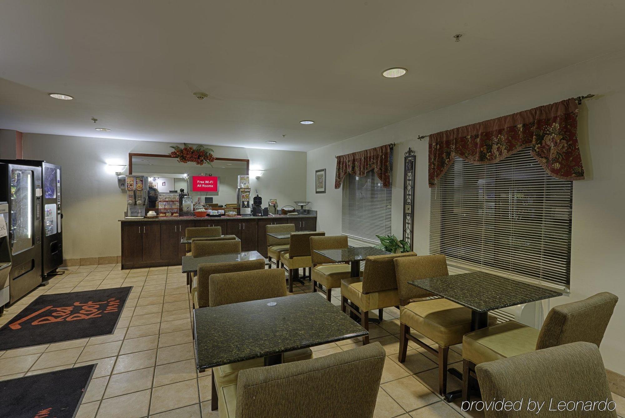 Red Roof Inn & Suites Savannah Airport Pooler Exterior photo