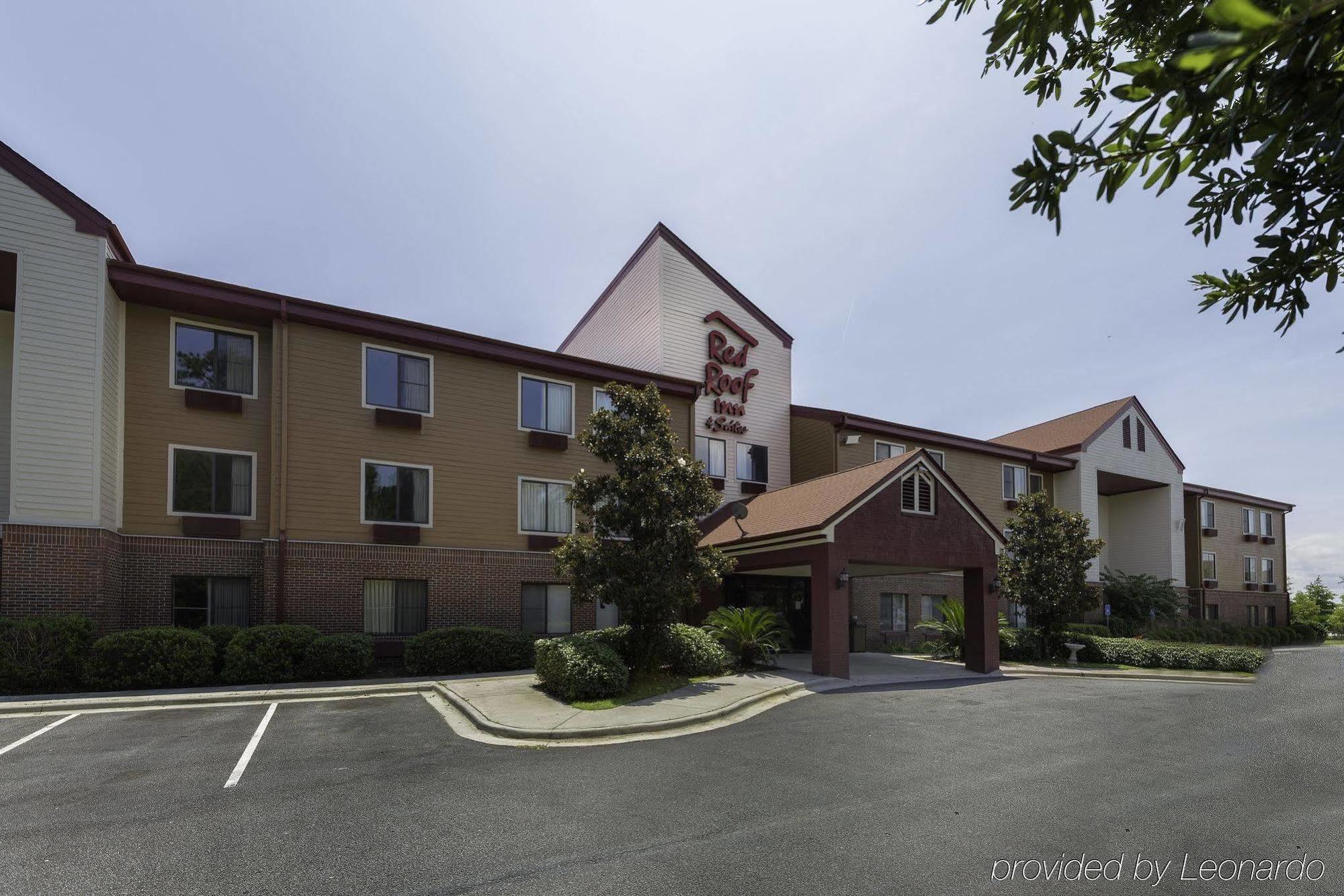 Red Roof Inn & Suites Savannah Airport Pooler Exterior photo