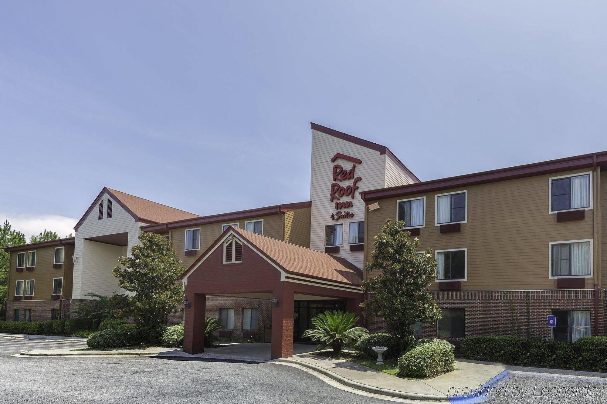 Red Roof Inn & Suites Savannah Airport Pooler Exterior photo